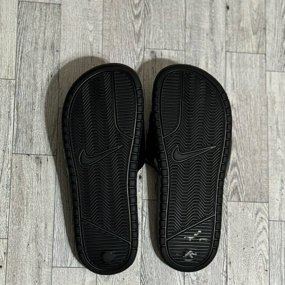 Nike US size 7, black and pink - Picture 6 of 8